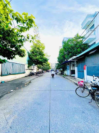 Quá rẻ, Nhà 175m2, DTXD: 60m2, Xe hơi đậu chục chiếc