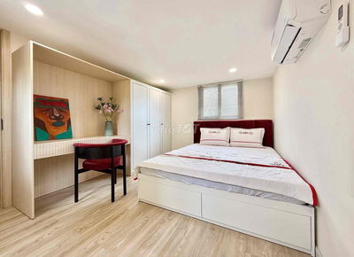 Cho Thuê Căn Hộ Một Phòng Ngủ Tách Bếp Ngay Trung Tâm 10/2025
