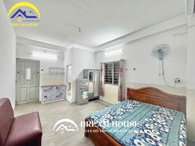 STUDIO BAN CÔNG RIÊNG BIỆT - THANG MÁY SẴN NỘI THẤT RỘNG 28M2