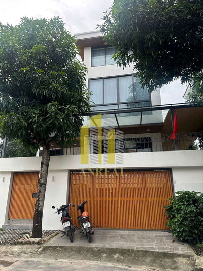 Villa Văn Phòng, Hầm + 3 lầu + sân thượng , có thang máy