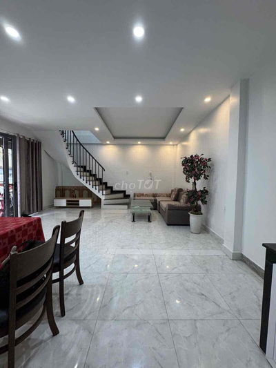Nhà 3 tầng cạnh phố đi bộ bạch đằng