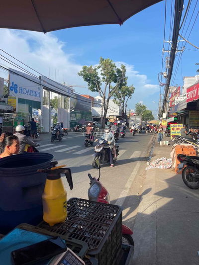 Cho thuê nhà chợ 4x40m giá 25tr tháng