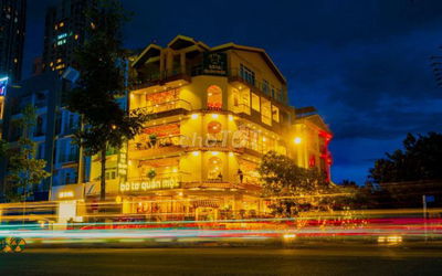 Cho thuê nhà góc 2MT Nguyễn Thị Thập, Quận 7. DT: 12x20m. Trệt 5 lầu