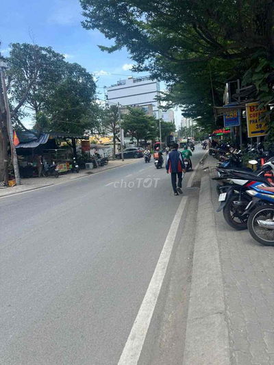 cho thuê kho 900m mặt đường xe công đi
