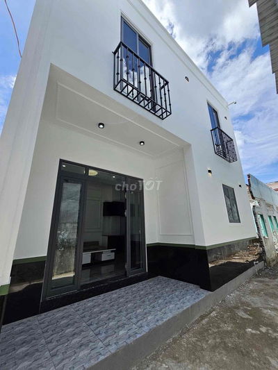 NHÀ MỚI XÂY, HOÀN CÔNG 80M2, GẦN ĐH CẦN THƠ, KHU VỰC AN NINH