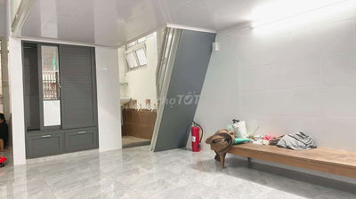 PHÒNG TRỌ CHUNG CƯ 22M2 MẶT TIỀN TRẦN HƯNG ĐẠO, Q1