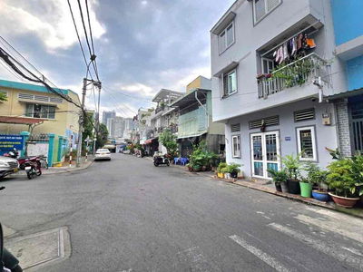 DÀNH CHO GIA ĐÌNH 4 THÀNH VIÊN, NHÀ 3 TẦNG, 3 PN, NHÀ BÈ, HẺM XE HƠI