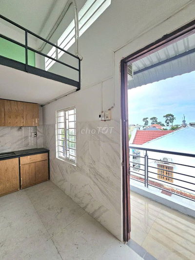 Cho thuê phòng ban công, có gác, diện tích 25m2- đh Sư Phạm Kỹ Thuật
