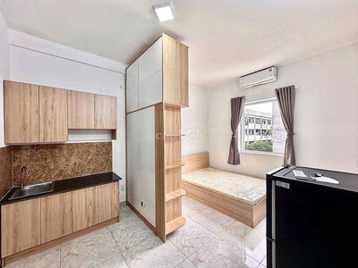 Phòng cho thuê rộng 30m2 gần Trường Sa Q3 đường Trần Quang Diệu