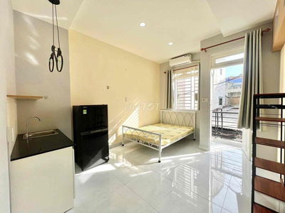 CUỐI THÁNG TRỐNG STUDIO BAN CÔNG ĐỐI DIỆN UEH CSB NGUYỄN TRI PHƯƠNG