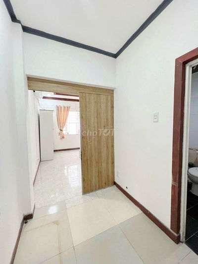 Phòng 25M2 - ĐỀ THÁM, QUẬN 1. TRUNG TÂM