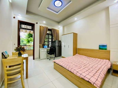 CHO THUÊ PHÒNG BAN CÔNG TẠI ETOWN - NHÀ GA - HVHK -, GẦN SÂN BAY