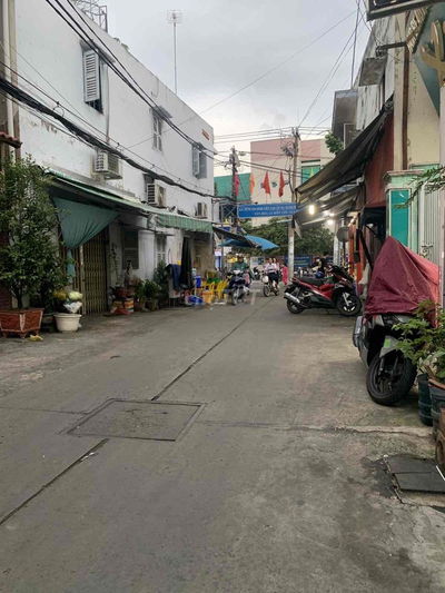 Bán nhà chính chủ Âu Dương Lân Quận 8, 63m2, 3 tầng, cách mặt tiền 20