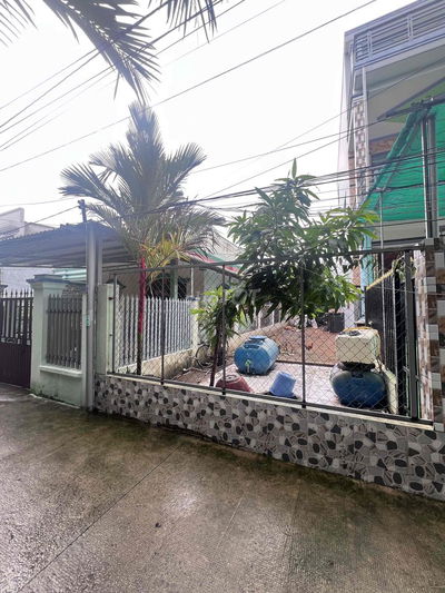 BÁN LÔ ĐẤT 108m2 .ĐÃ XÂY HÀNG RÀO VUÔNG VỨC