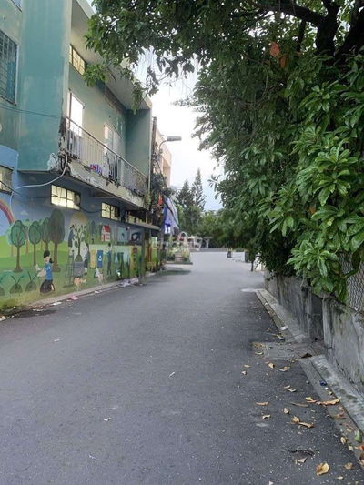 NHÀ TO GIÁ RẺ.