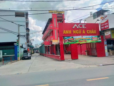 Nhà 4 phòng ngủ.kế bên trường Kim Đồng.mới sạch sẽ