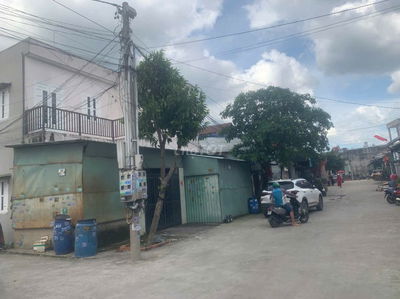 🏡 Cho thuê nhà 2 mặt tiền 1 lầu 1 trệt dt 9x10m , Đường 10m, kho....
