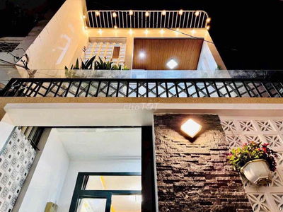 CHỦ TẠM BIỆT NHÀ 3tỷ680 PHẠM VĂN ĐỒNG P11 BÌNH THẠNH
