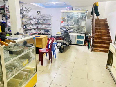 cần bán nhà mặt tiền quận 10, đang có hợp đồng thuê 23 triệu
