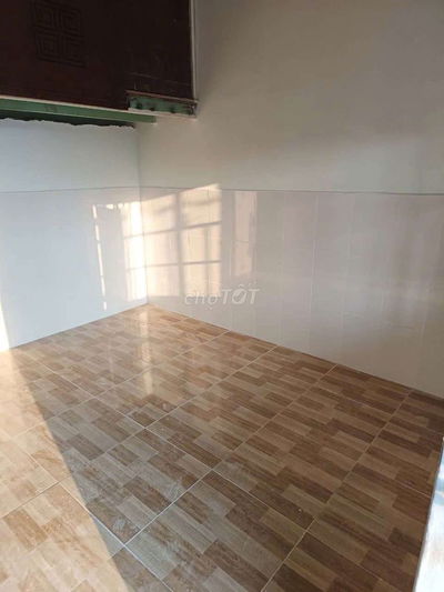 Bán căn nhà nhỏ ngay UBND xã Mỹ Hạnh Bắc