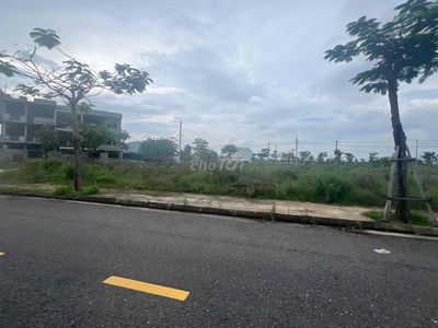 GIÁ *** ĐẦM SEN - LÔ ĐẸP HƯỚNG ĐÔNG NAM SÁT LÔ 2 MẶT TIỀN