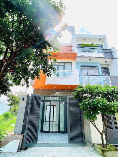 Cho thuê Nhà mới 100%, 3PN, 3WC, đường 9m, KDC Đ. Long Phước, Quận 9
