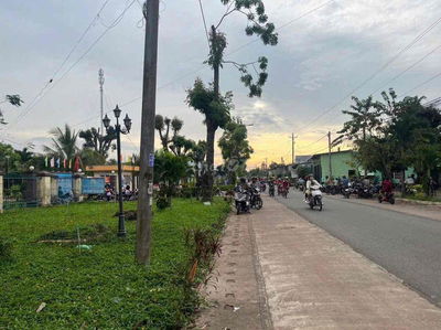 bán 1000m2 full hồng ngang 15m nở hậu 16m,mặt tiền đường nhựa Xuân Lộc