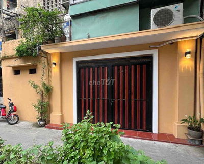 Kinh doanh căn tập thể phố Quỳnh Mai nhà đẹp oto đỗ cửa 2 thoáng 80m t