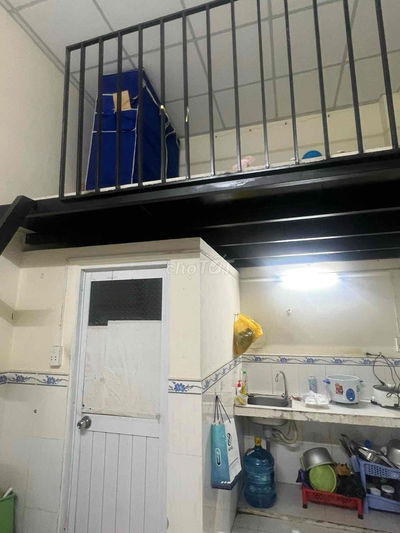 phòng cho thuê q7, gác lửng, cửa sổ, toilet riêng