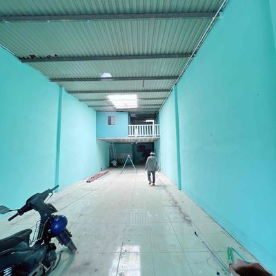 Nhà xưởng 5,5x25m có lửng. đường xe tải giá tốt 13trịu 1/tháng
