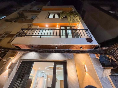 NHÀ ĐẸP QUẬN 1 MÀ GIÁ PHÚ NHUẬN