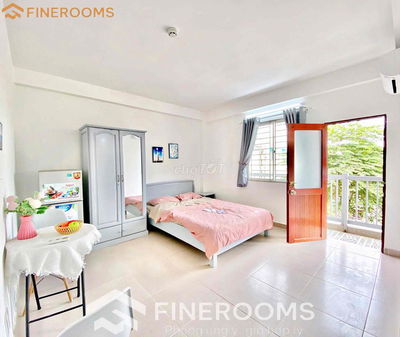 STUDIO BAN CÔNG RỘNG THOÁNG SÁT NHÀ GA T3 - ETOWN CỘNG HOÀ