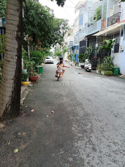 BÁN 4 LÔ ĐẤT FO Đ XE TẢI GÒ CÁT P PHÚ HỮU QUẬN 9 75M2 3,8 TỶ SỔ HỒNG