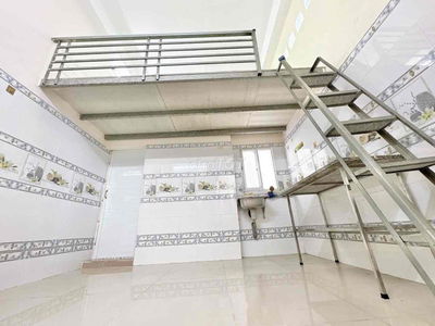 Phòng gác cao 2 mét gần Cộng Hoà - Trường Chinh