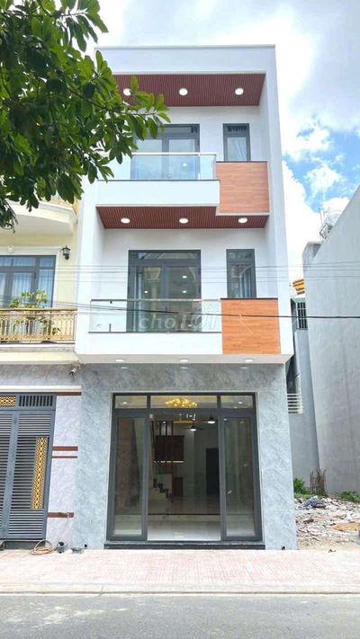 Cho thuê nhà 2 lầu gần vincom ngã tư 550