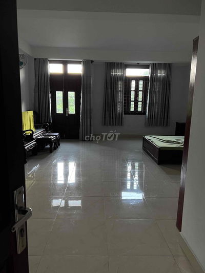 Cho thuê phòng trọ to nội thất cơ bản
