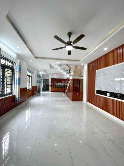 nhà 1 trệt 2 lầu góc 2 mặt tiền,90m2 có sẵn 3 máy lạnh,đường 7m
