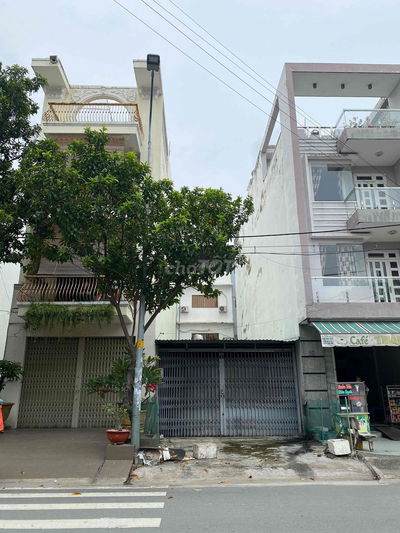 Mặt tiền đường số 32 lớn khu Ao Sen 5x20 hướng đông