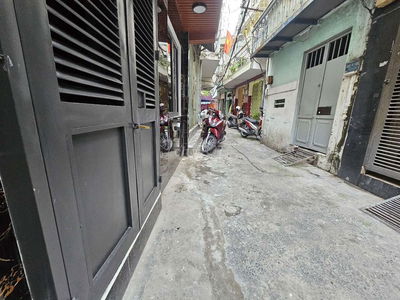 [2TY190] 2 TẦNG_GẦN NGÃ TƯ HÀNG XANH_ĐH HUTECH_GIÁP Q.1