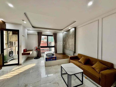 Cho thuê ccmn phố Pháo Đài Láng. Máy giặt riêng. 40m2 thang máy.
