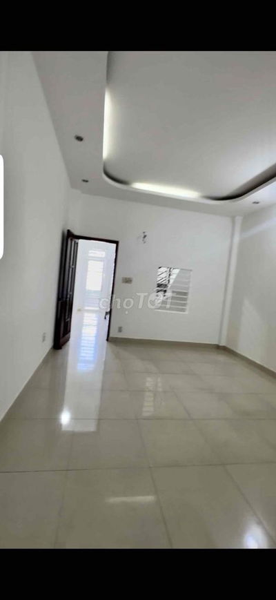 Có 4 văn Phòng mới ,mặt tiền,32m Luỹ Bán Bích, máy lạnh, ban công ,WC