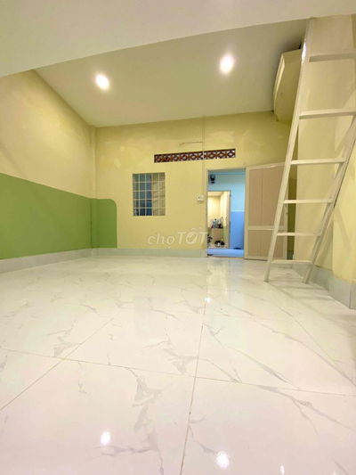 Phòng trống gác cao gần cầu vượt Linh Xuân 4 người ở