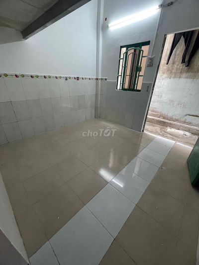 phòng trọ tầng trệt có bãi xe miễn phí ở đường lê đình cẩn