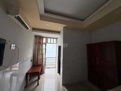 Phòng Ban Công 20m2, Khu Tên Lửa