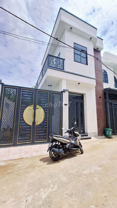 Nhà lầu vị trí đẹp gần công ty pouchen hóa an