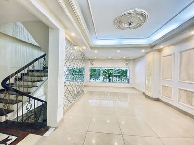 Cho thuê văn phòng tại Lê Trọng Tấn sàn 100m2 tầng 2 cực đẹp, view hồ