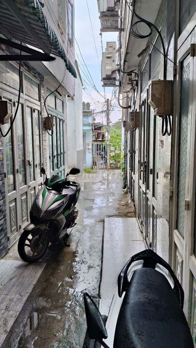 Nhà 1 Triệt 2 lầu, 3 WC. Ngay Chợ Gấu. Đông Thạnh. Hóc Môn.