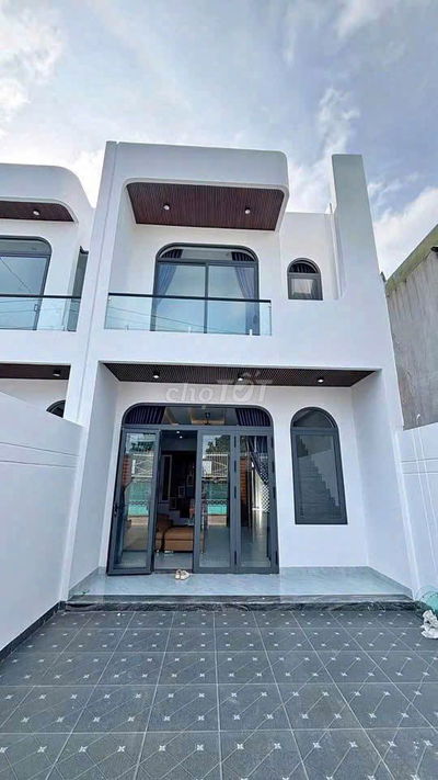 Giảm 500 Triệu Bán Nhà Sổ Riêng Thổ Cư Mới Xây Ngay Gần Sân Bay LT