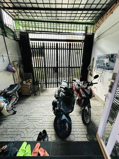Hiếm! Nhà 2 tầng 4,1x20m Tô Ký, sát CVPM Quang Trung