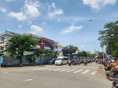 Nhà  2MT KD TRỐNG SUỐT gần chợ đầu mối 10×20m 2 lầu, Bình Chiểu